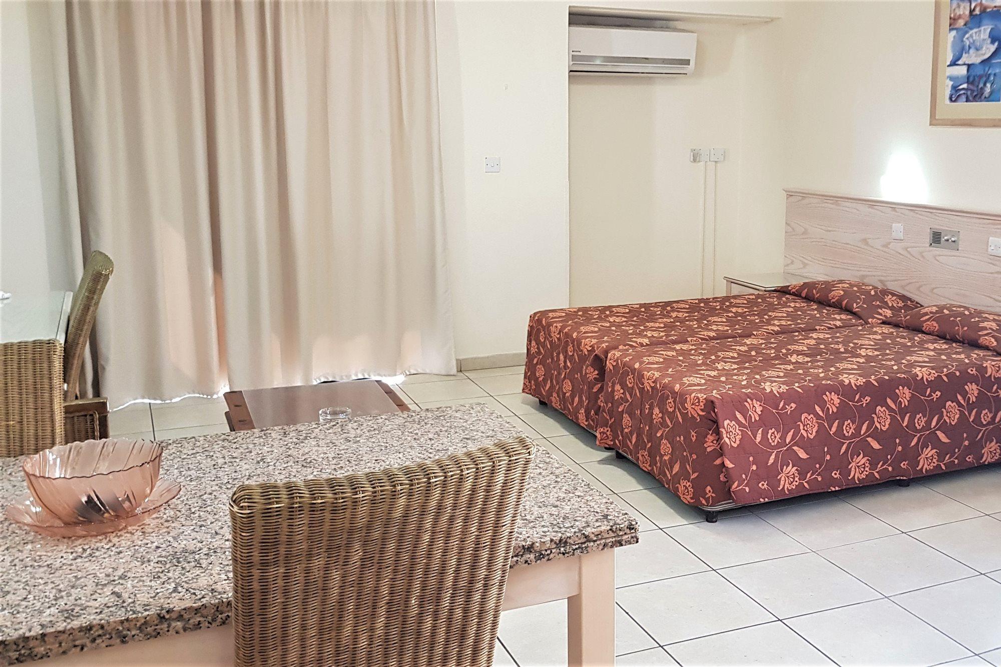Senator Hotel Apartments - Adults Only Ayia Napa Esterno foto